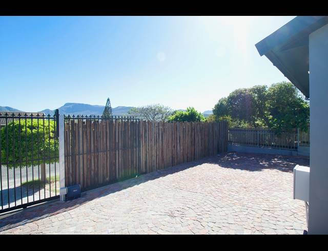 3 BEDROOM HOUSE TO LET IN SUNNYDALE